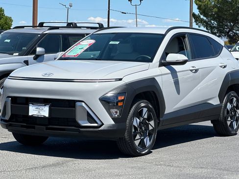 Certified 2025 Hyundai Kona SEL AWD/4WD image 8