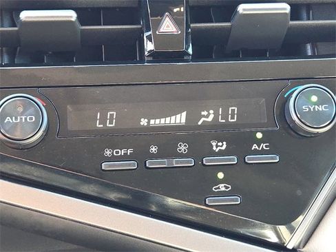 Used 2022 Toyota Camry XLE image 21