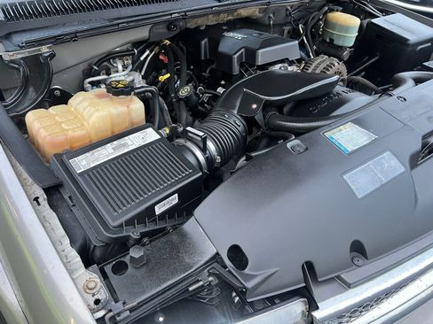 Used 2000 Chevrolet Suburban 2500 LS w/ LS Preferred Equipment Group image 14