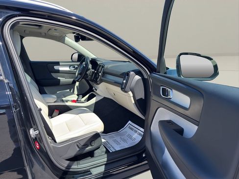 Used 2019 Volvo XC40 T5 Momentum AWD/4WD image 26