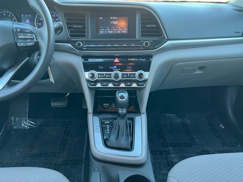 Used 2020 Hyundai Elantra SE image 11
