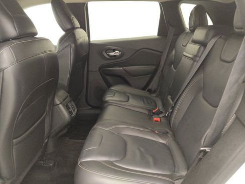 Used 2015 Jeep Cherokee Latitude w/ Comfort/Convenience Group AWD/4WD image 18
