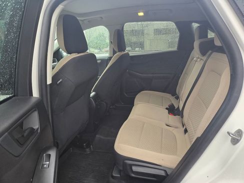 Used 2022 Ford Escape SE w/ SE Sport Appearance Package image 10