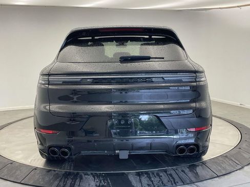 Certified 2025 Porsche Cayenne GTS AWD/4WD image 6