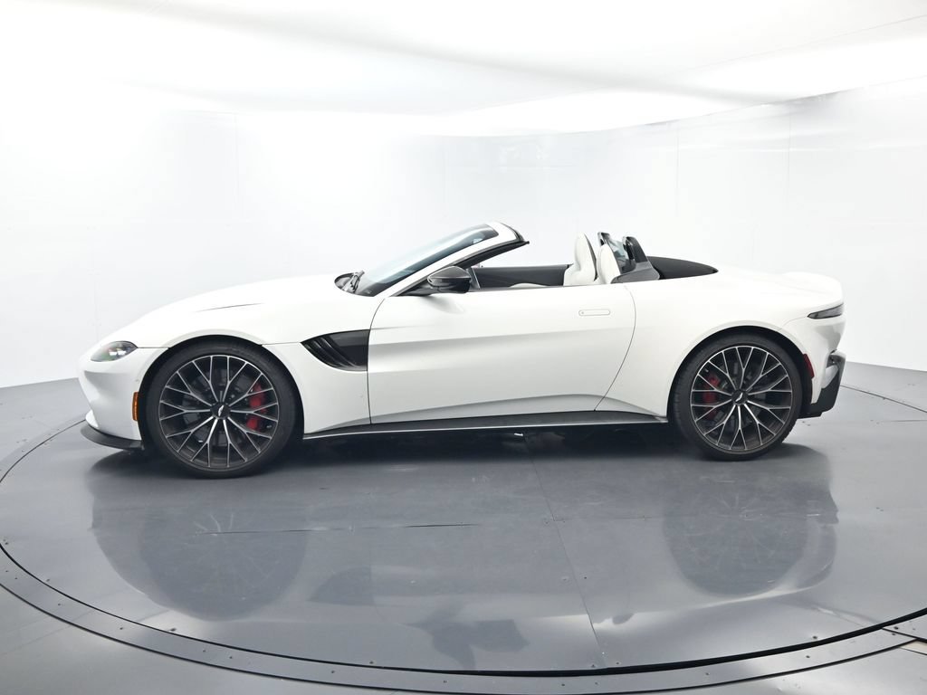 Used 2023 Aston Martin V8 Vantage Roadster RWD image 2