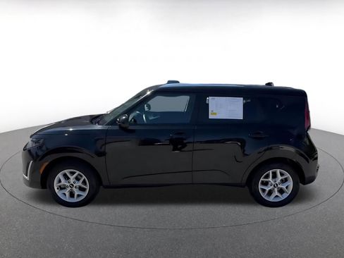 Used 2025 Kia Soul LX w/ LX Technology Package FWD image 9