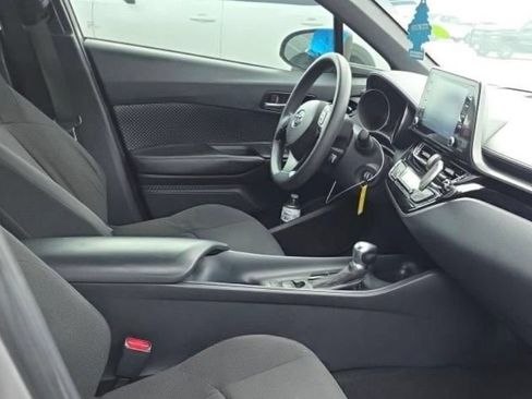 Used 2019 Toyota C-HR LE FWD image 3