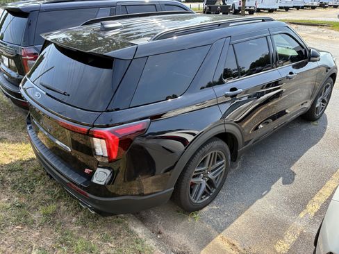 Used 2025 Ford Explorer ST AWD/4WD image 8