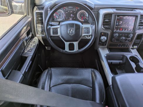 Used 2018 RAM 1500 Laramie w/ Convenience Group AWD/4WD image 19