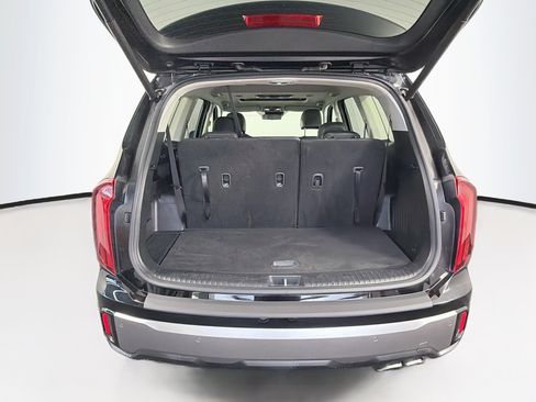 Used 2025 Kia Telluride S FWD image 32