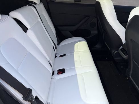 Used 2024 Tesla Model Y Long Range AWD/4WD image 18