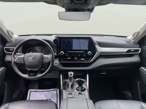 Used 2021 Toyota Highlander Platinum AWD/4WD image 11