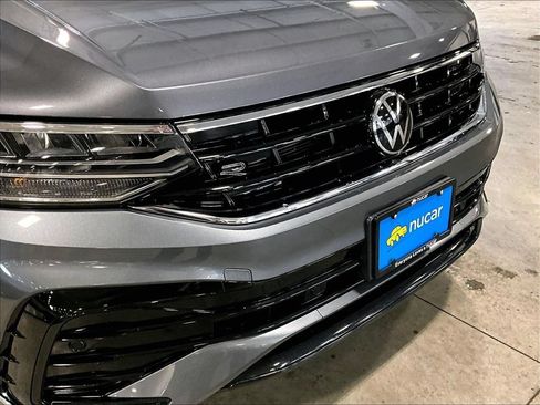 Used 2024 Volkswagen Tiguan SE R-Line AWD/4WD image 33