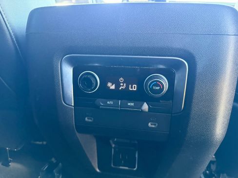 Used 2021 Chevrolet Suburban LT AWD/4WD image 21