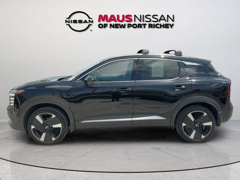 Certified 2025 Nissan Kicks SR FWD image 6