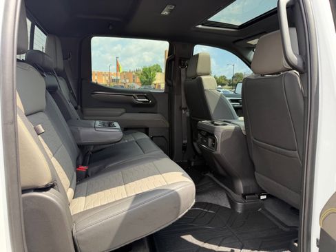 Used 2023 Chevrolet Silverado 1500 ZR2 image 15