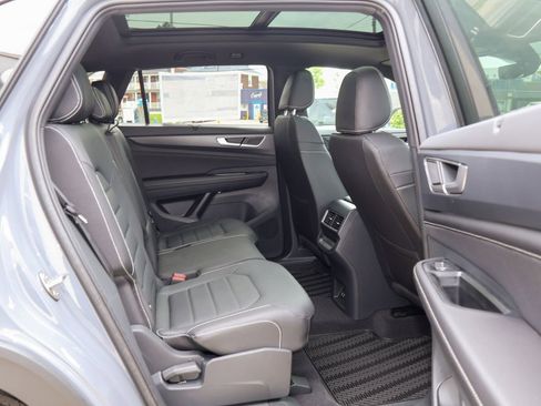 New 2026 Volkswagen Tiguan SE R-Line AWD/4WD image 32