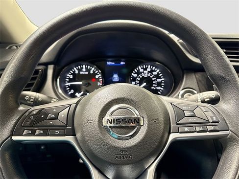 Used 2020 Nissan Rogue SV image 13