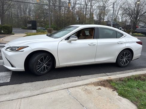 Used 2023 Lexus ES 350 w/ Premium Package image 4