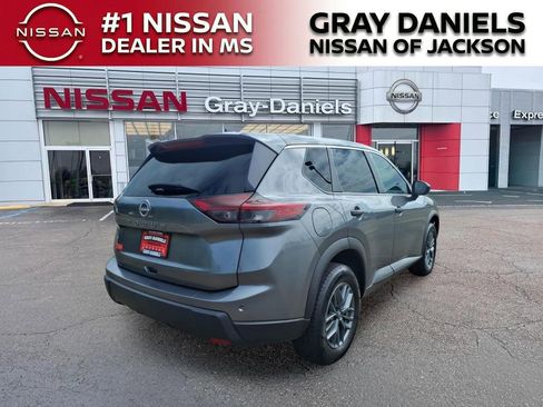 Used 2024 Nissan Rogue S FWD image 7