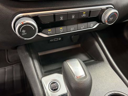 Used 2025 Nissan Altima 2.5 SV FWD image 19