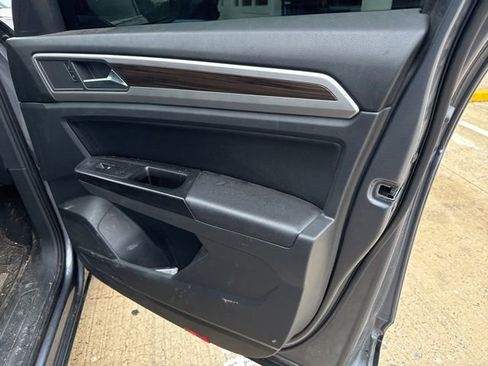 Used 2021 Volkswagen Atlas SE image 40