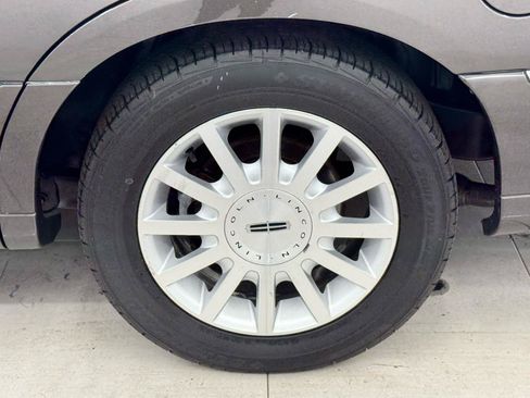 Used 2007 Lincoln Town Car Signature RWD image 23