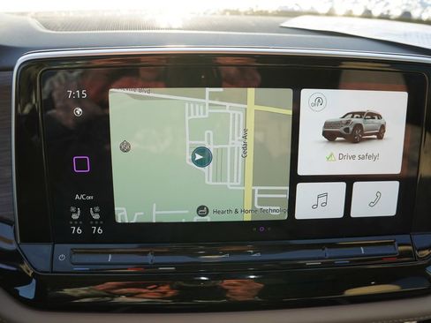 Used 2025 Volkswagen Atlas SEL Premium R-Line image 7