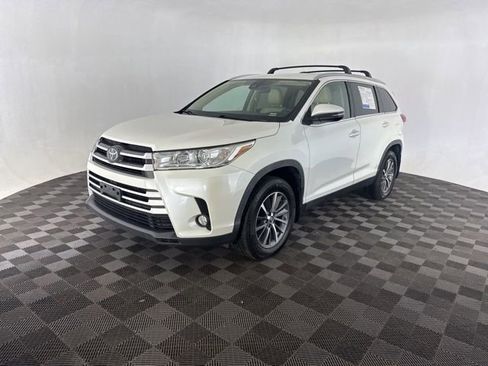 Used 2019 Toyota Highlander XLE AWD/4WD image 4