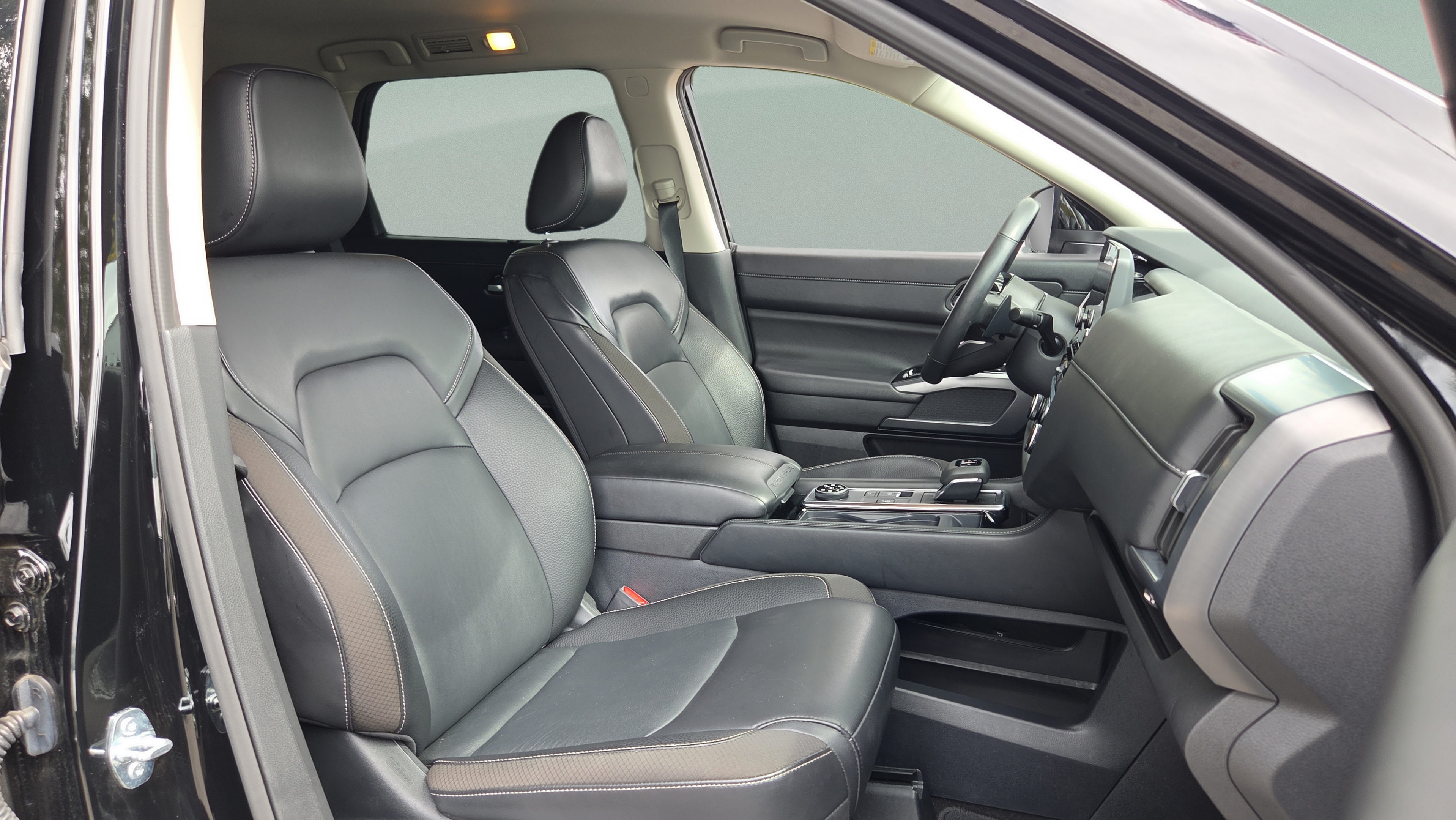 Used 2025 Nissan Pathfinder SL AWD/4WD image 19
