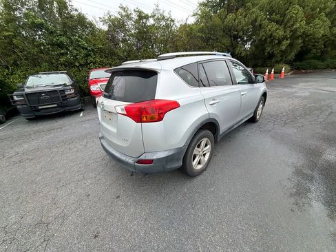 Used 2013 Toyota RAV4 XLE FWD image 3