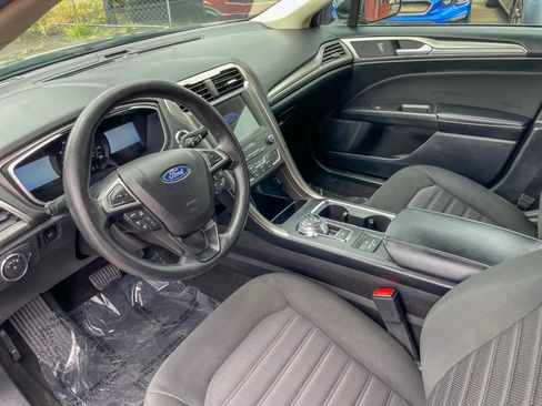 Used 2020 Ford Fusion SE FWD image 15