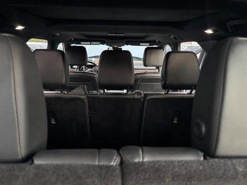 Used 2017 Land Rover Discovery HSE image 41