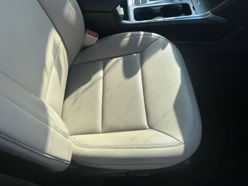 Used 2020 Ford Explorer XLT w/ Equipment Group 202A image 16