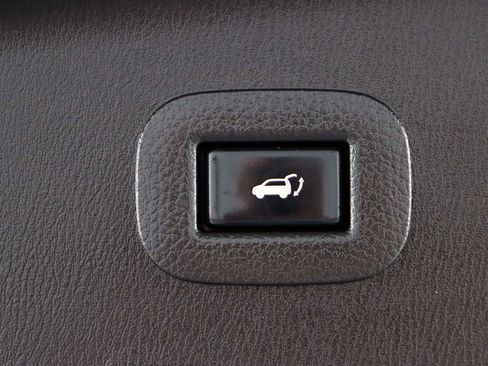 Used 2020 Nissan Armada SL w/ Premium Package image 33