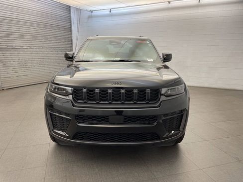 New 2026 Jeep Grand Cherokee Altitude image 6