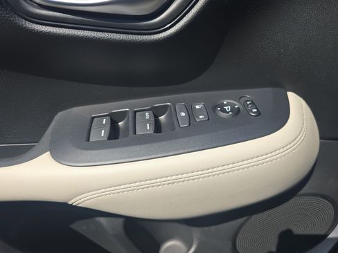 Certified 2025 Honda HR-V LX image 26
