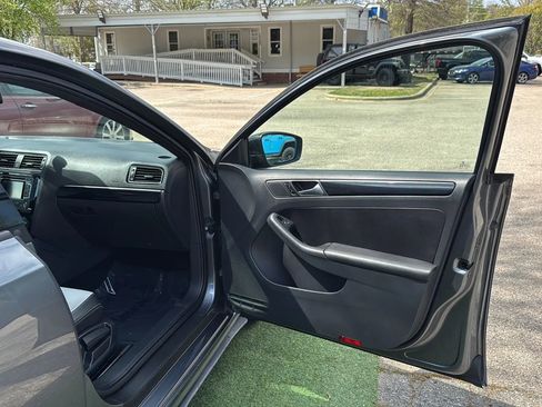 Used 2015 Volkswagen Jetta SE image 24