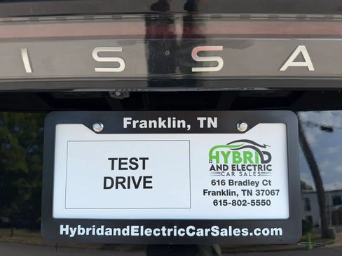 Used 2023 Nissan Ariya AWD image 3