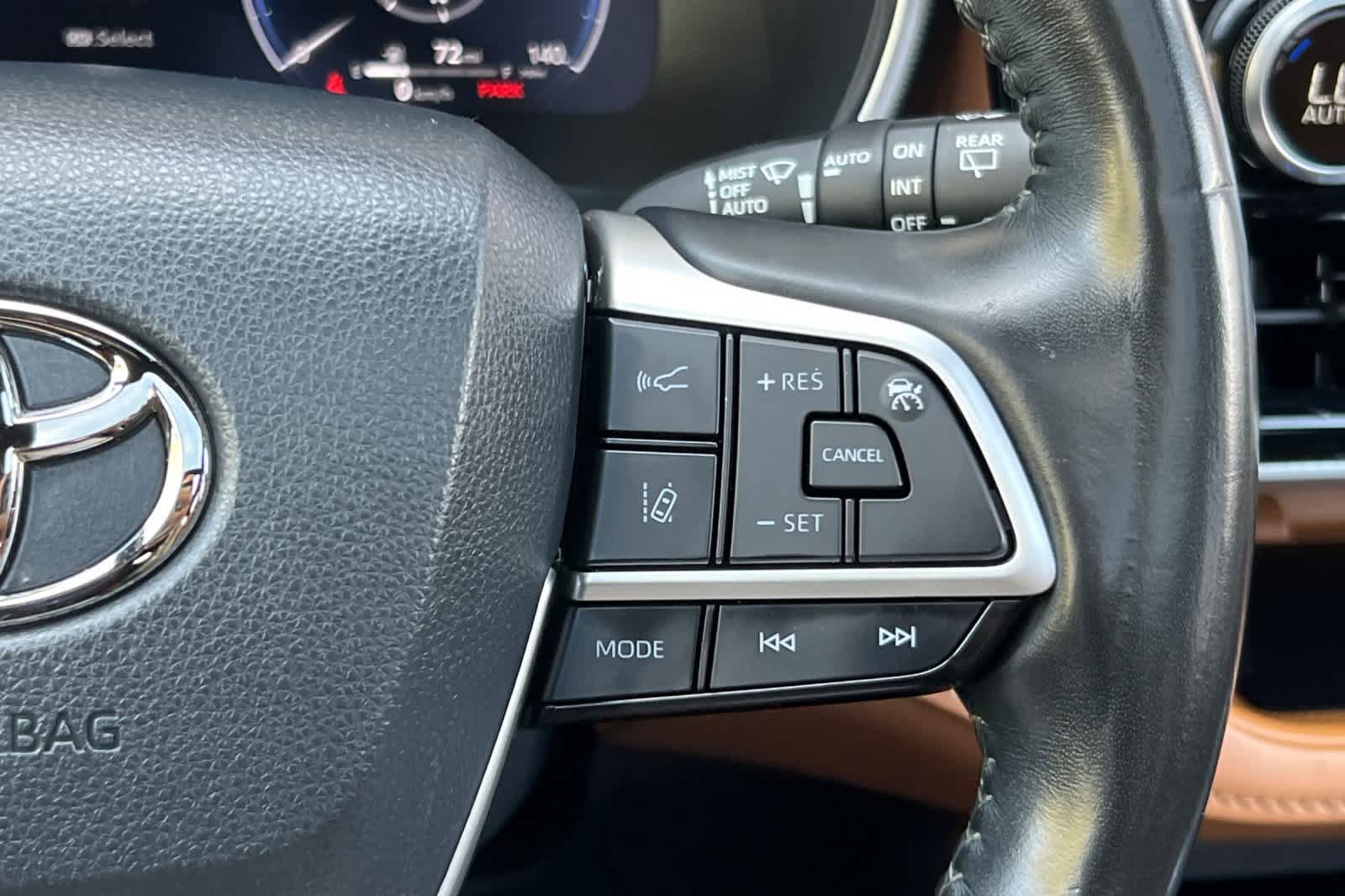 Used 2023 Toyota Highlander Platinum AWD/4WD image 29