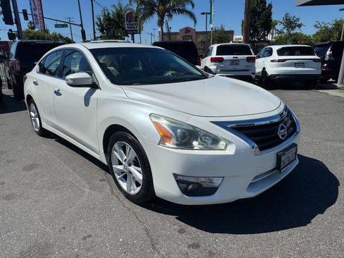 Used 2015 Nissan Altima 2.5 SV w/ Convenience Package FWD image 2