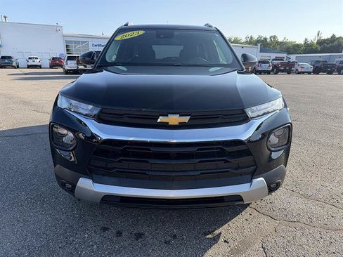 Used 2023 Chevrolet TrailBlazer LT FWD image 2