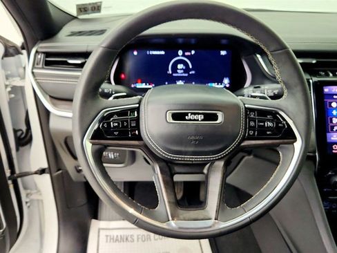 Used 2023 Jeep Grand Cherokee Overland AWD/4WD image 14