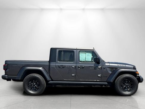 Used 2021 Jeep Gladiator Sport image 2