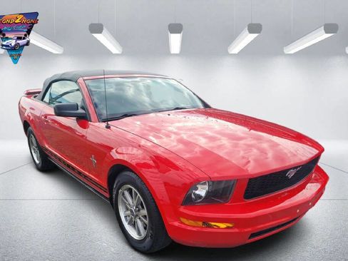 Used 2005 Ford Mustang Premium RWD image 1