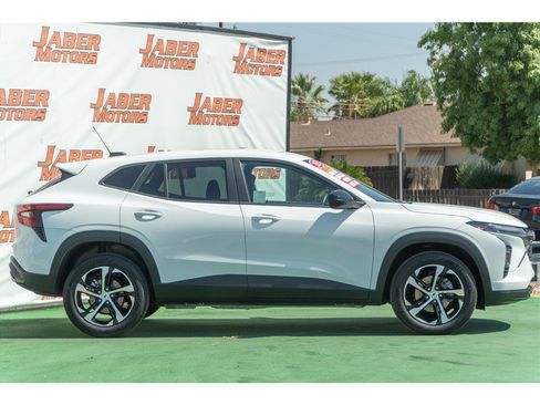 Used 2025 Chevrolet Trax RS w/ Driver Confidence Package FWD image 43
