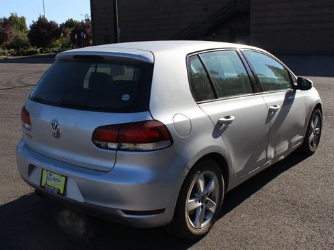 Used 2010 Volkswagen Golf 4-Door FWD image 4