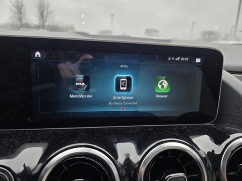 Used 2021 Mercedes-Benz GLA 250 4MATIC image 3