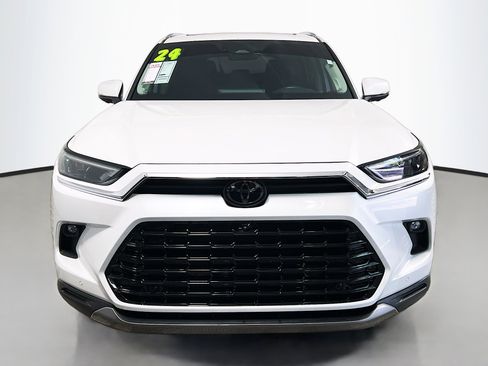Used 2024 Toyota Grand Highlander FWD image 11