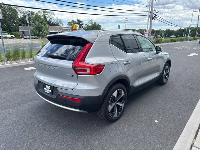 Certified 2025 Volvo XC40 B5 Plus AWD/4WD image 5